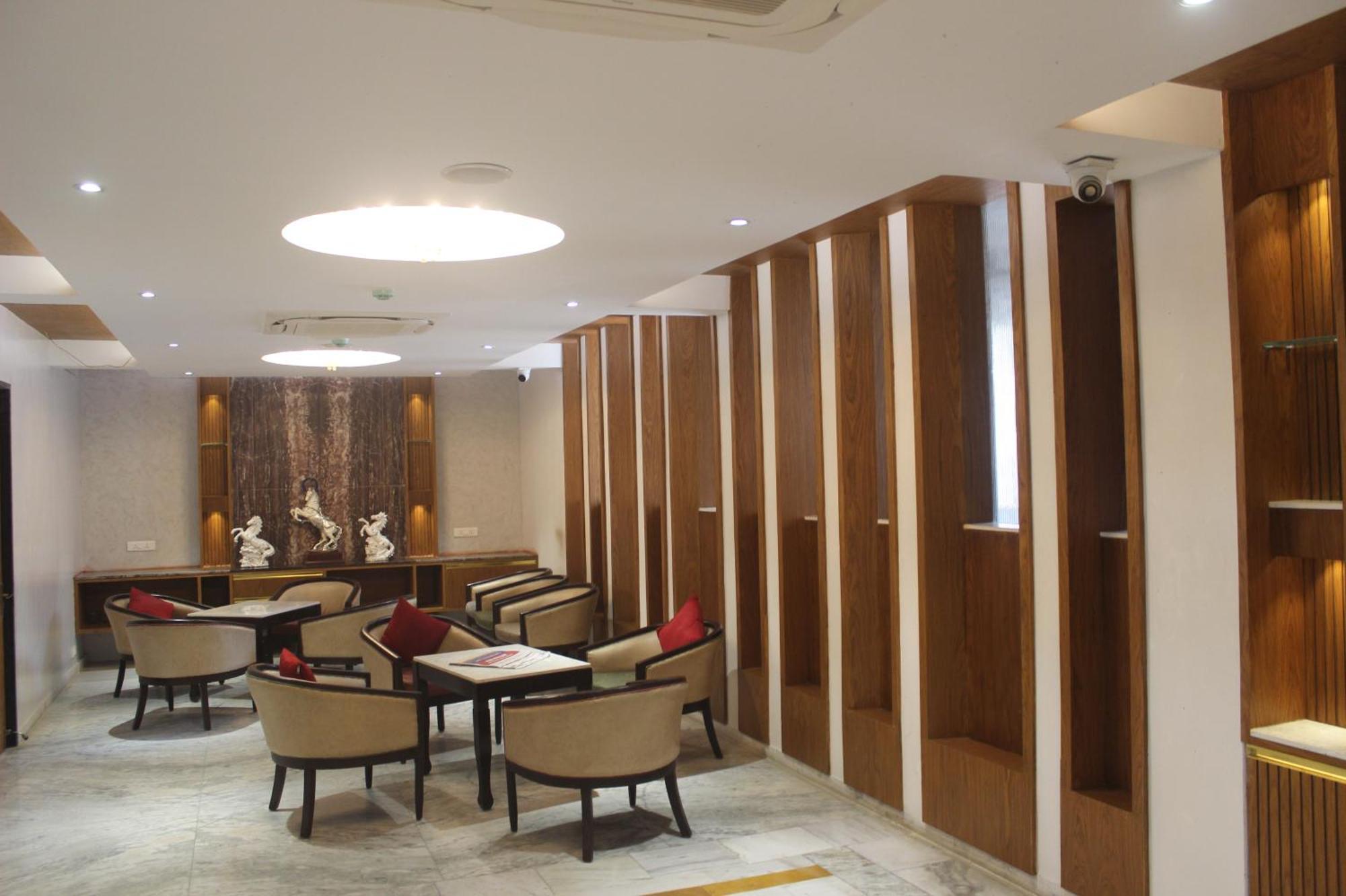 Hotel Saratharajans مادوراي المظهر الخارجي الصورة