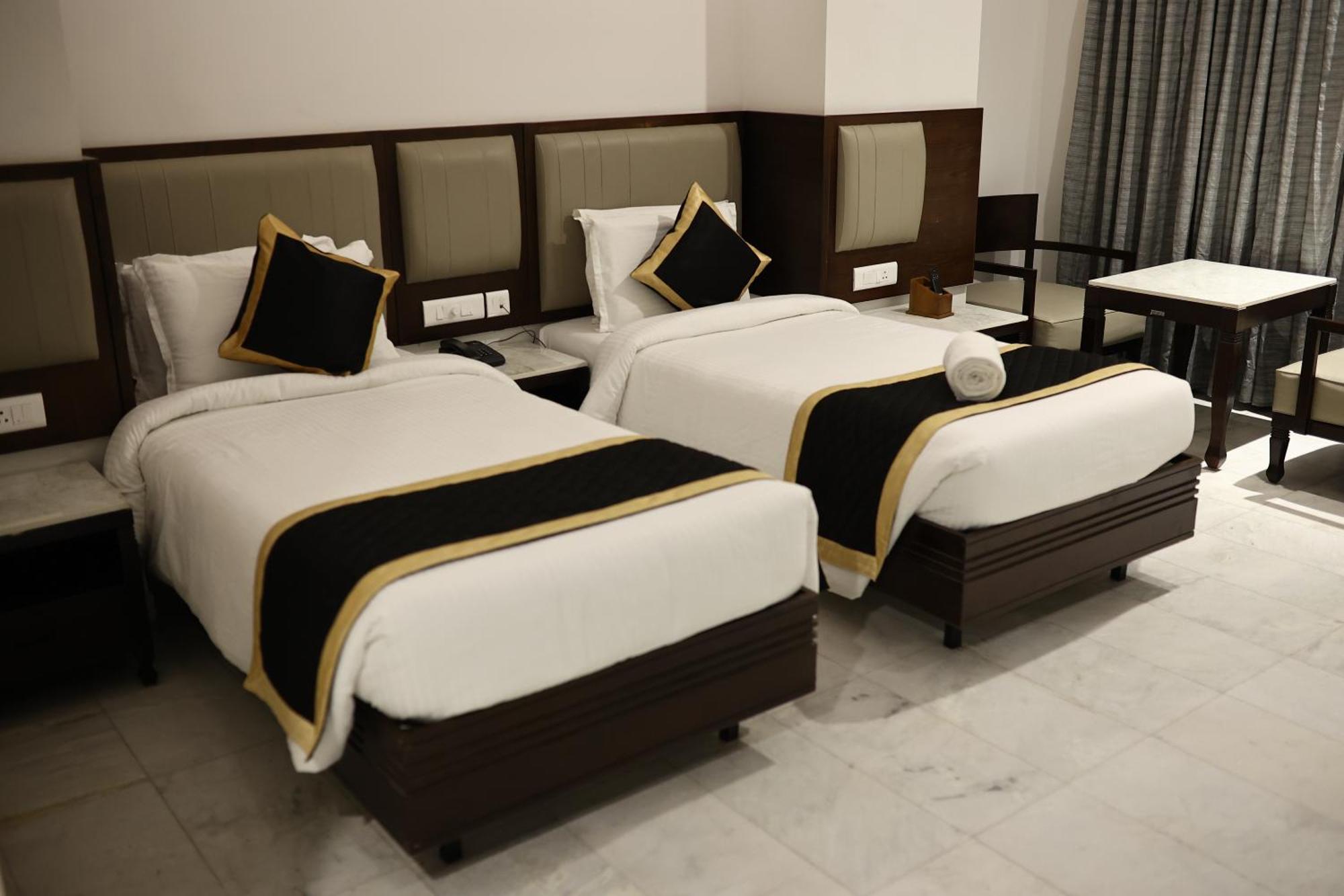 Hotel Saratharajans مادوراي المظهر الخارجي الصورة