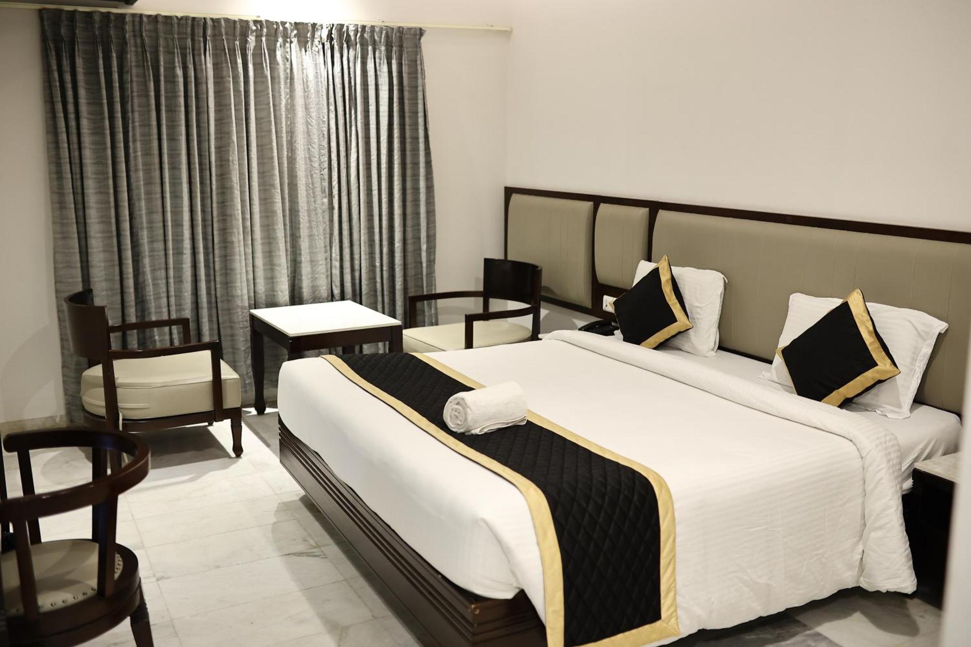 Hotel Saratharajans مادوراي المظهر الخارجي الصورة