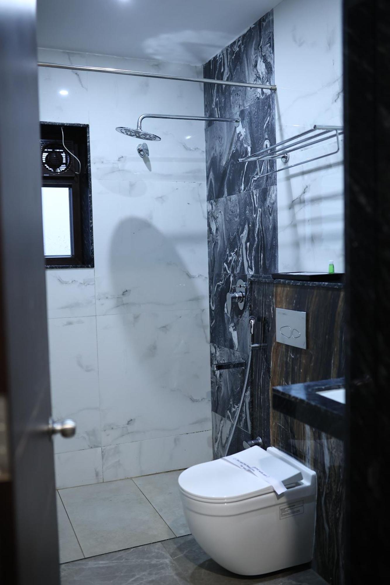 Hotel Saratharajans مادوراي المظهر الخارجي الصورة